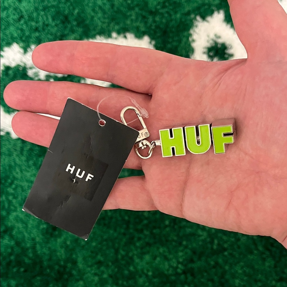 🔥 HUF Lime Green Swivel Keychain🔥